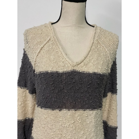 *SOLD* LA Hearts V-Neck Sweater Gray & White Size M - Picture 2 of 3